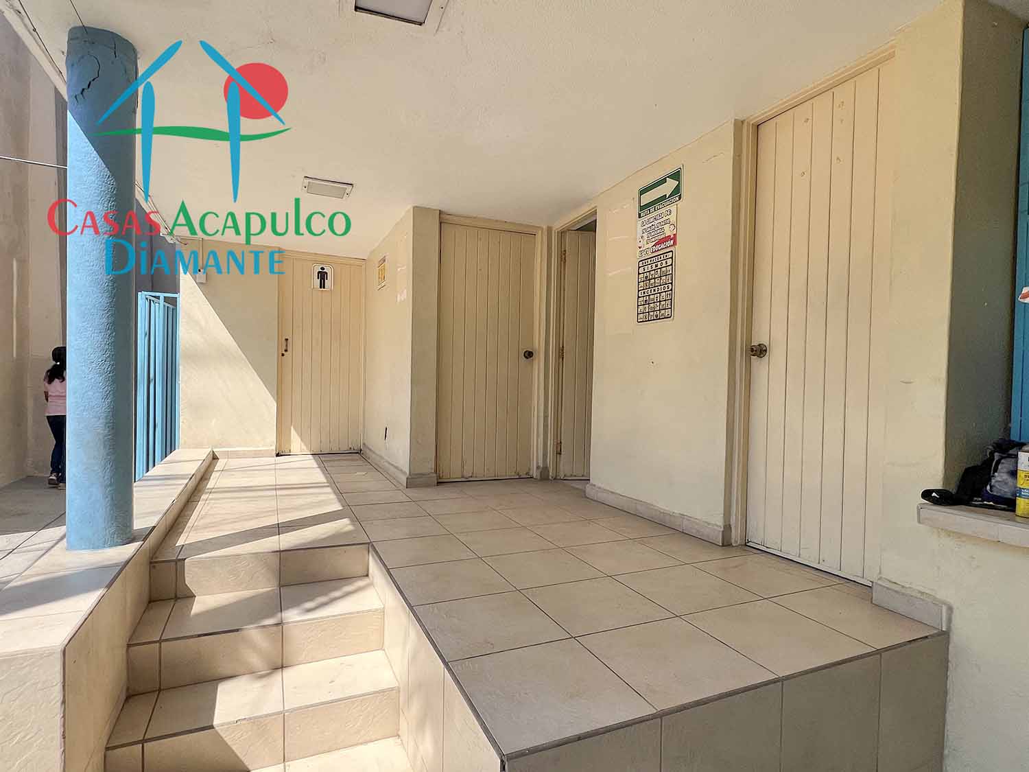 Centro Escolar La Paz sección secundaria - Pasillos salones 1